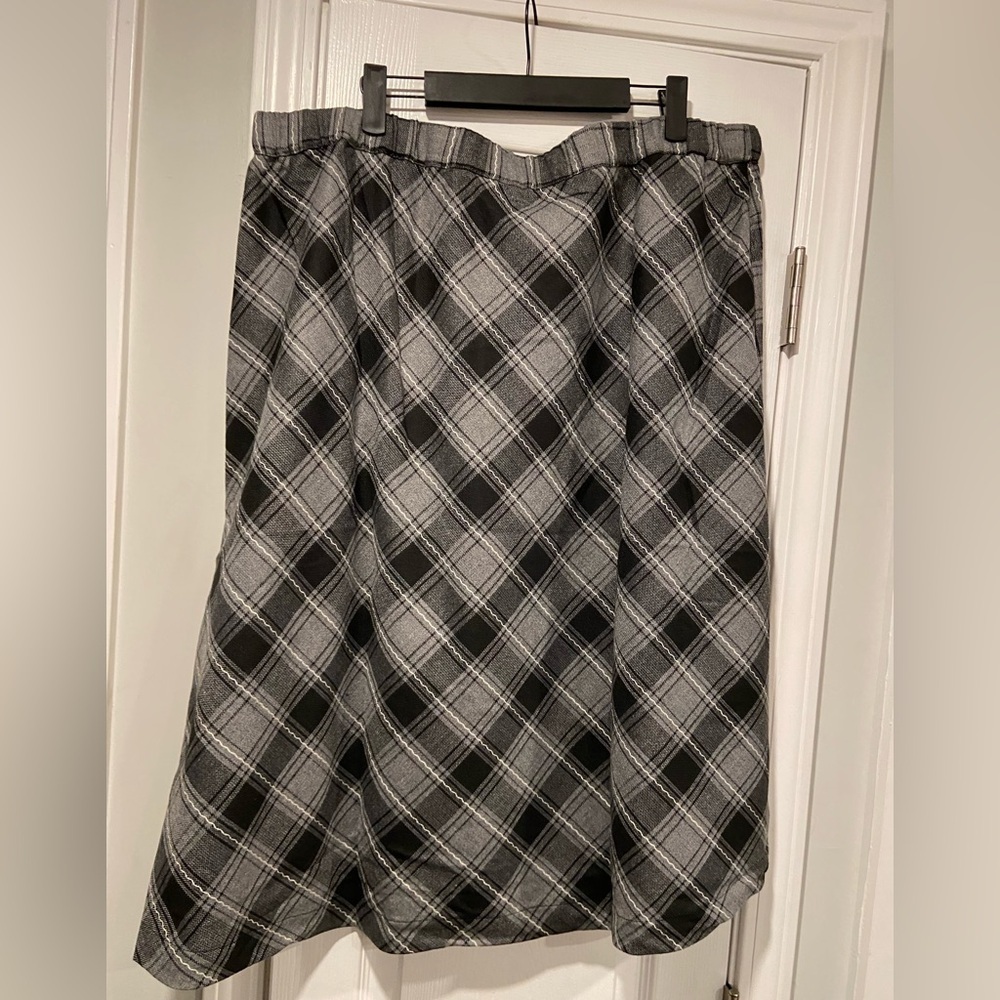 NWOT Serengeti Size 1X Black Gray Plaid Front Pleated Elastic Waist Maxi Skirt